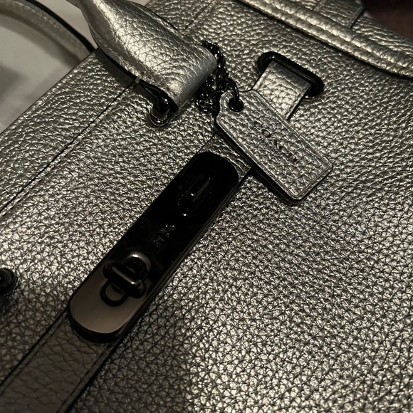 Coach silver Swagger 21 in pebbled leather. Dust bag included. - Picture 3 of 10